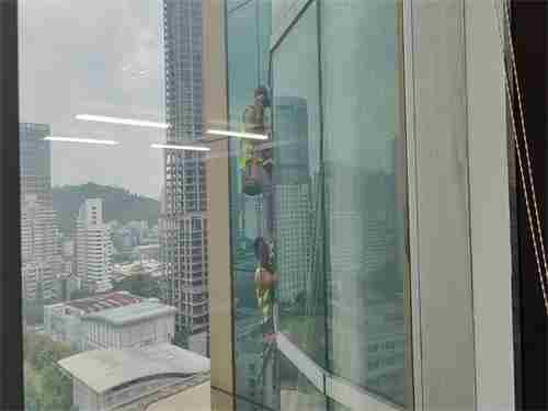 巴音郭楞窗框防水.jpg